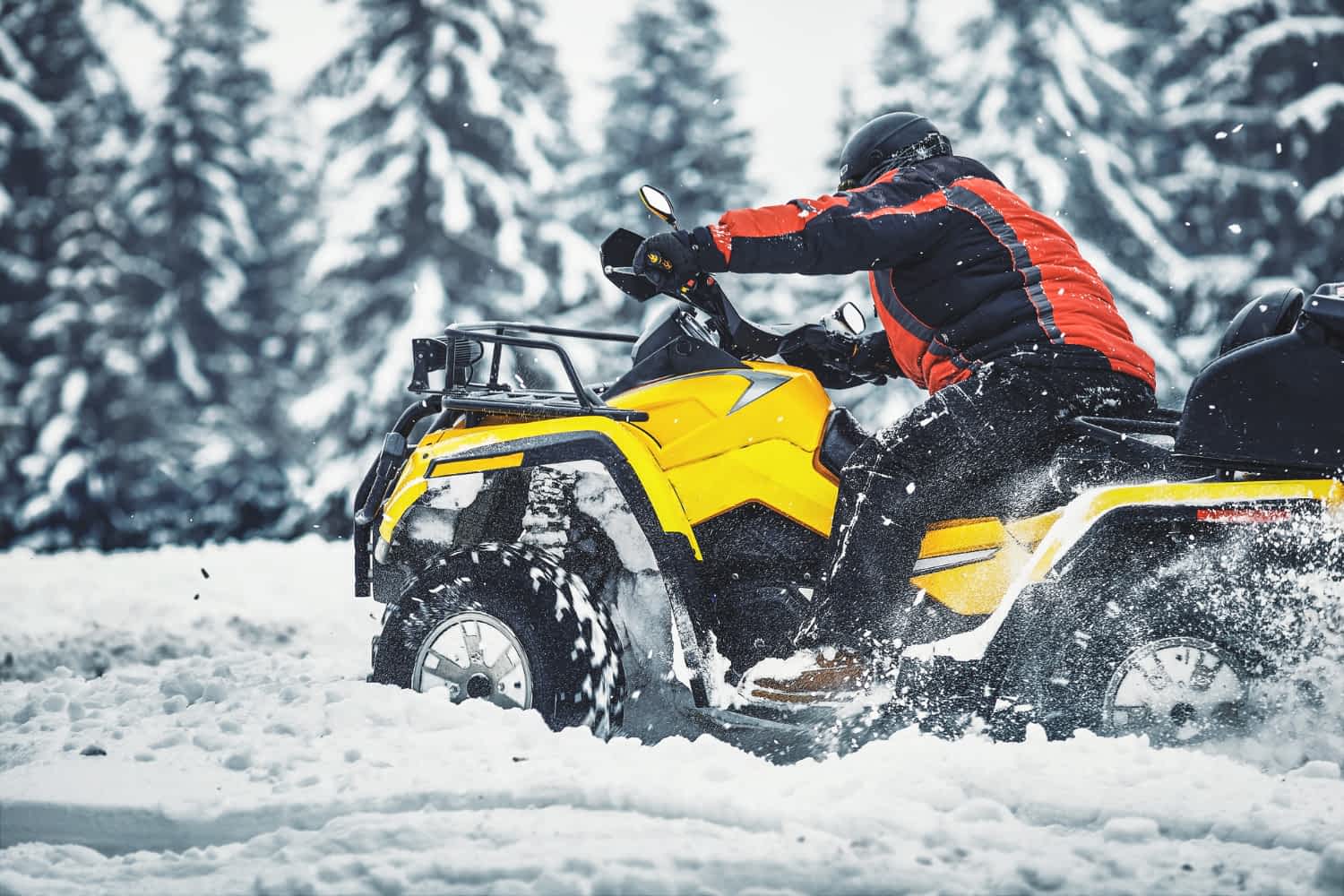 Quad w śniegu